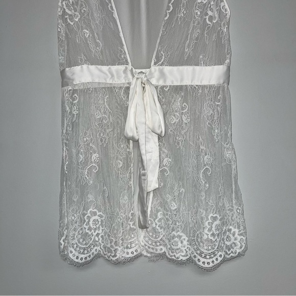 Victoria’s Secret Robe Size Medium White Lace Mesh Flutter Cap Sleeve Open Satin - Picture 4 of 8